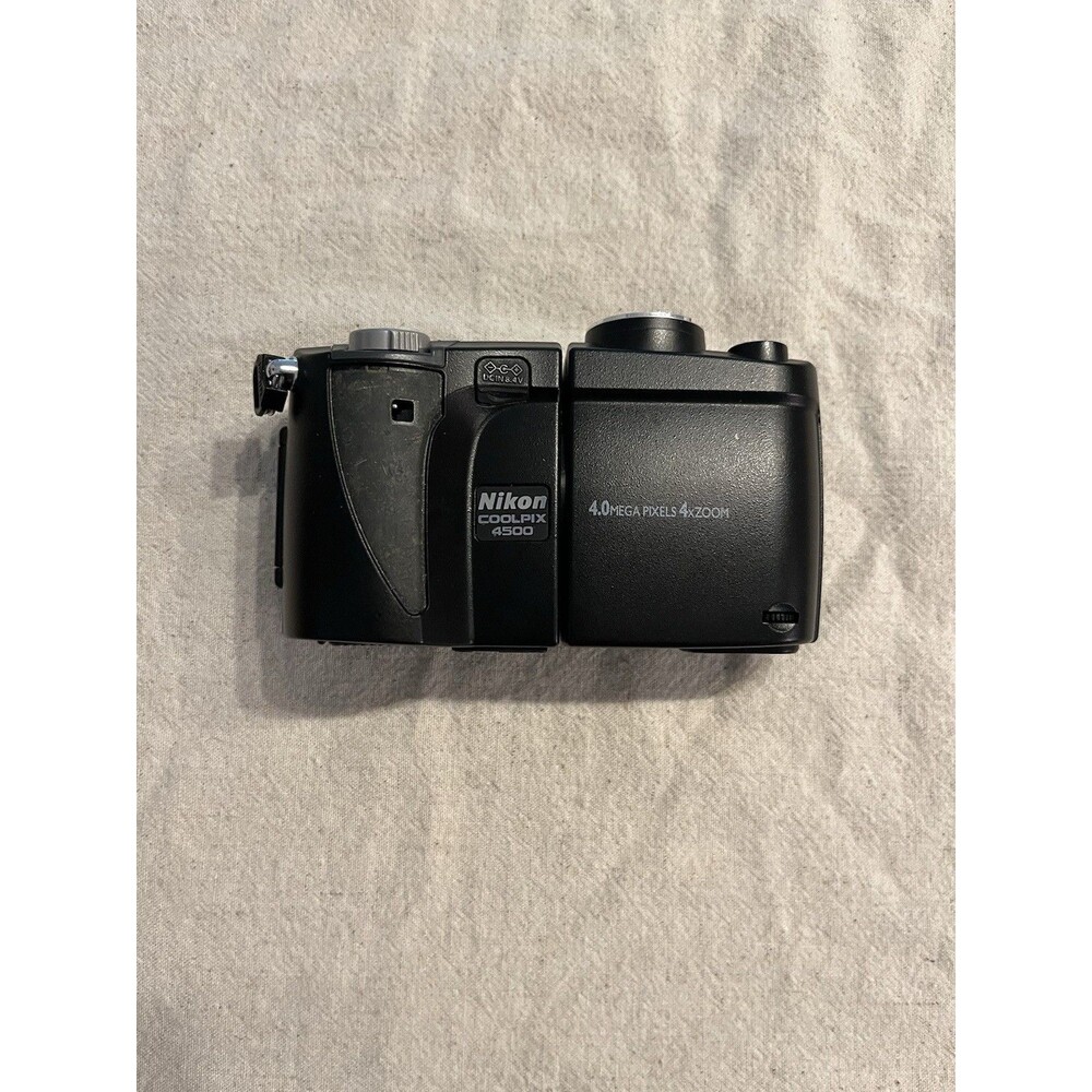 Nikon Coolpix 4500 4.0MP Digital Camera Swivel Lens Retro Vintage No Battery